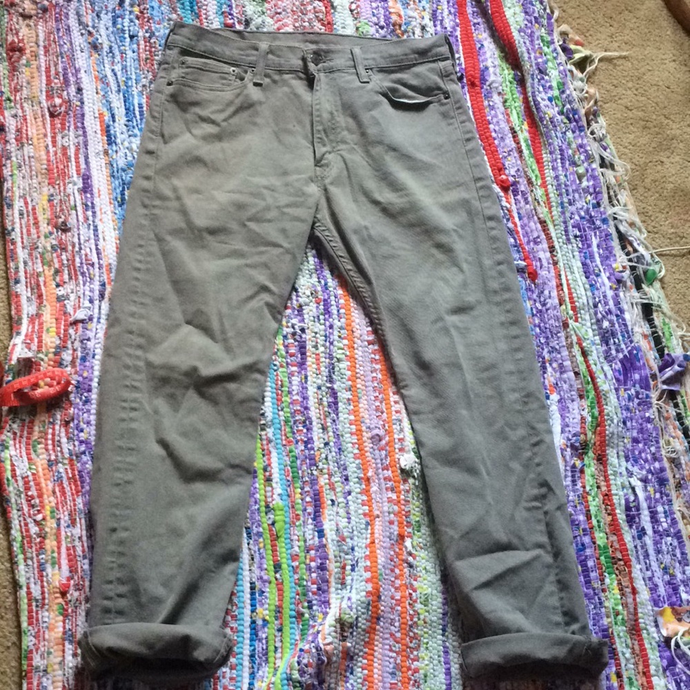 high waisted levi capris
